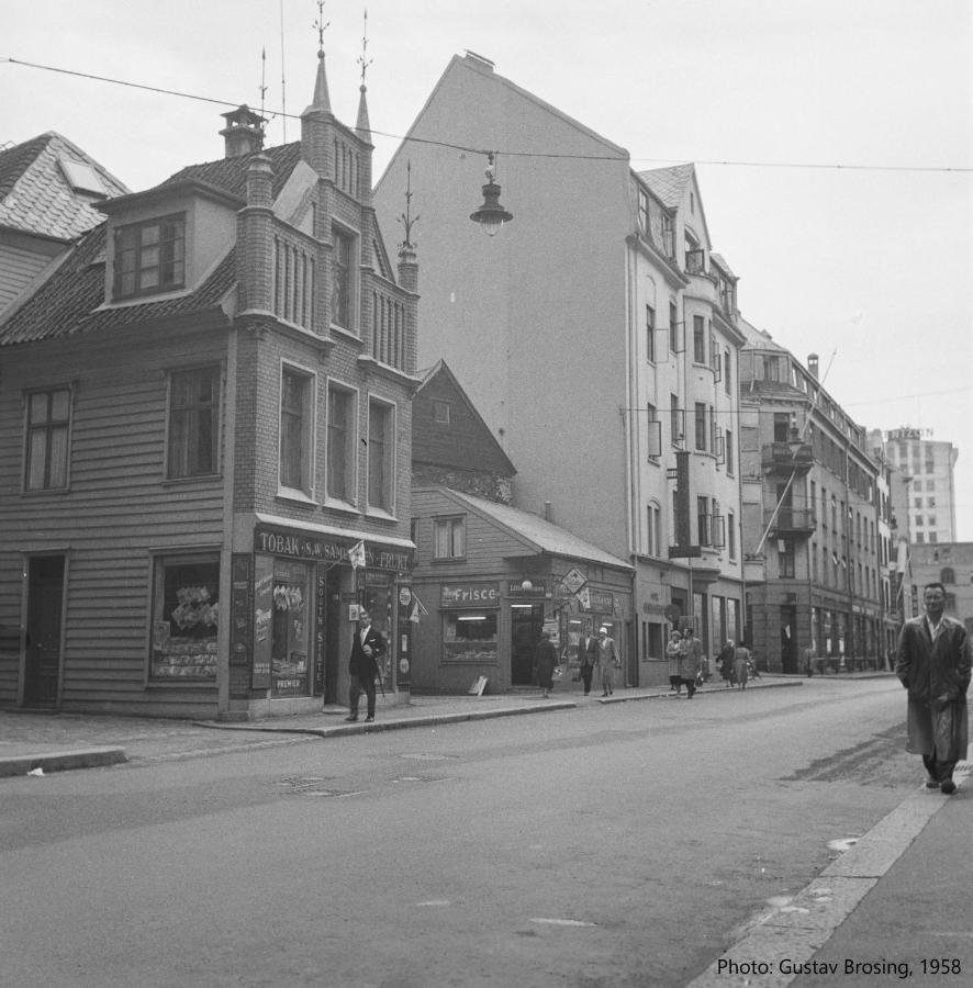 Live In Historic Building - View To Bryggen Bergen Exterior foto