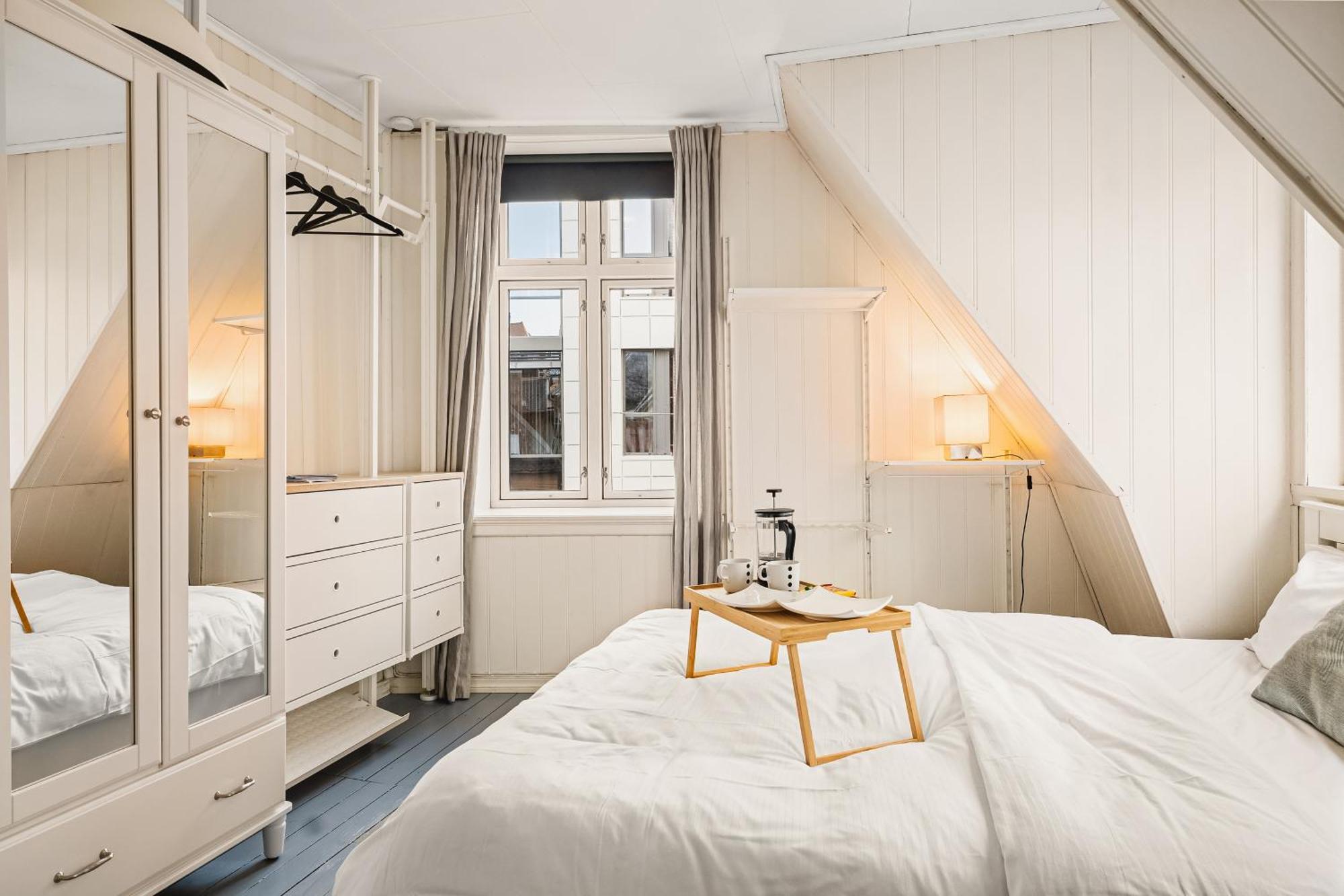Live In Historic Building - View To Bryggen Bergen Exterior foto