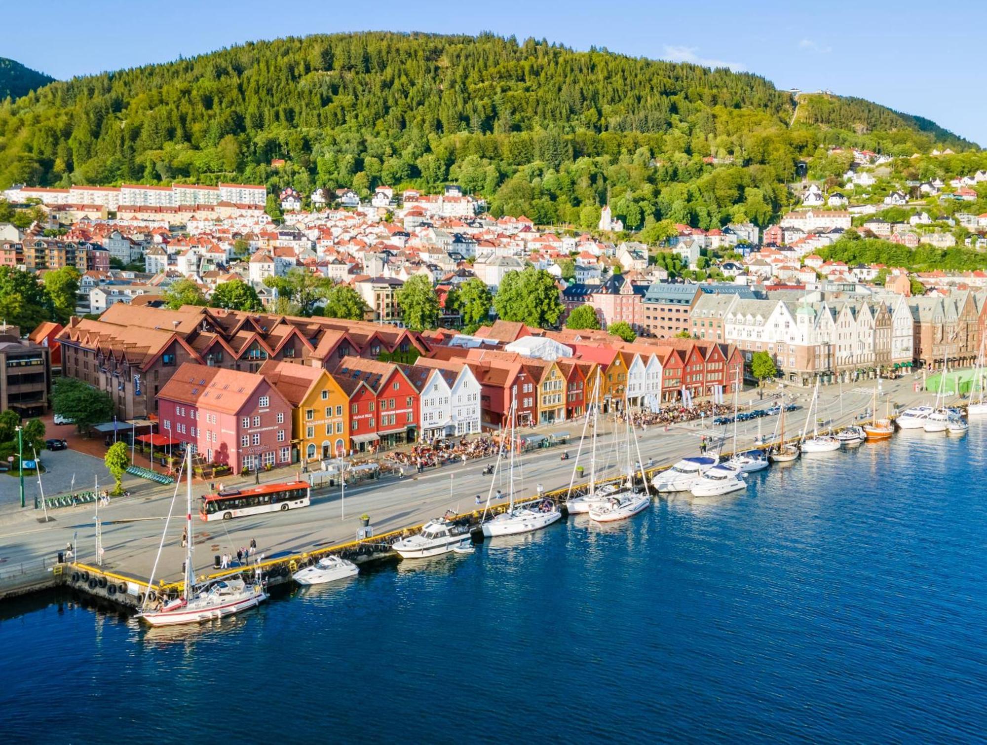 Live In Historic Building - View To Bryggen Bergen Exterior foto